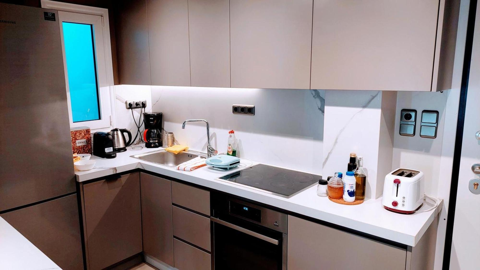 Luxurious Minimal Apartment In Acropolis Athens Ngoại thất bức ảnh