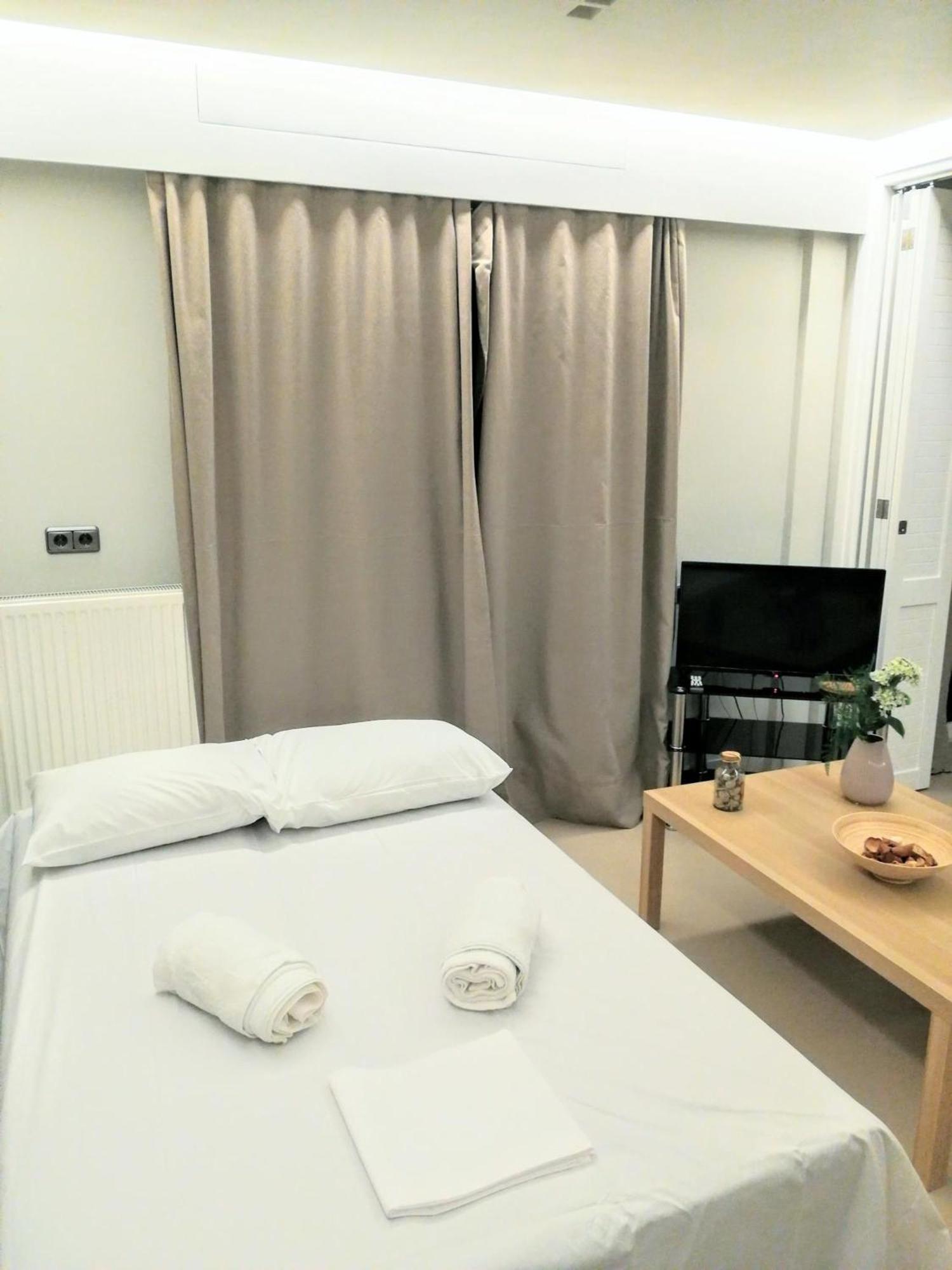 Luxurious Minimal Apartment In Acropolis Athens Ngoại thất bức ảnh