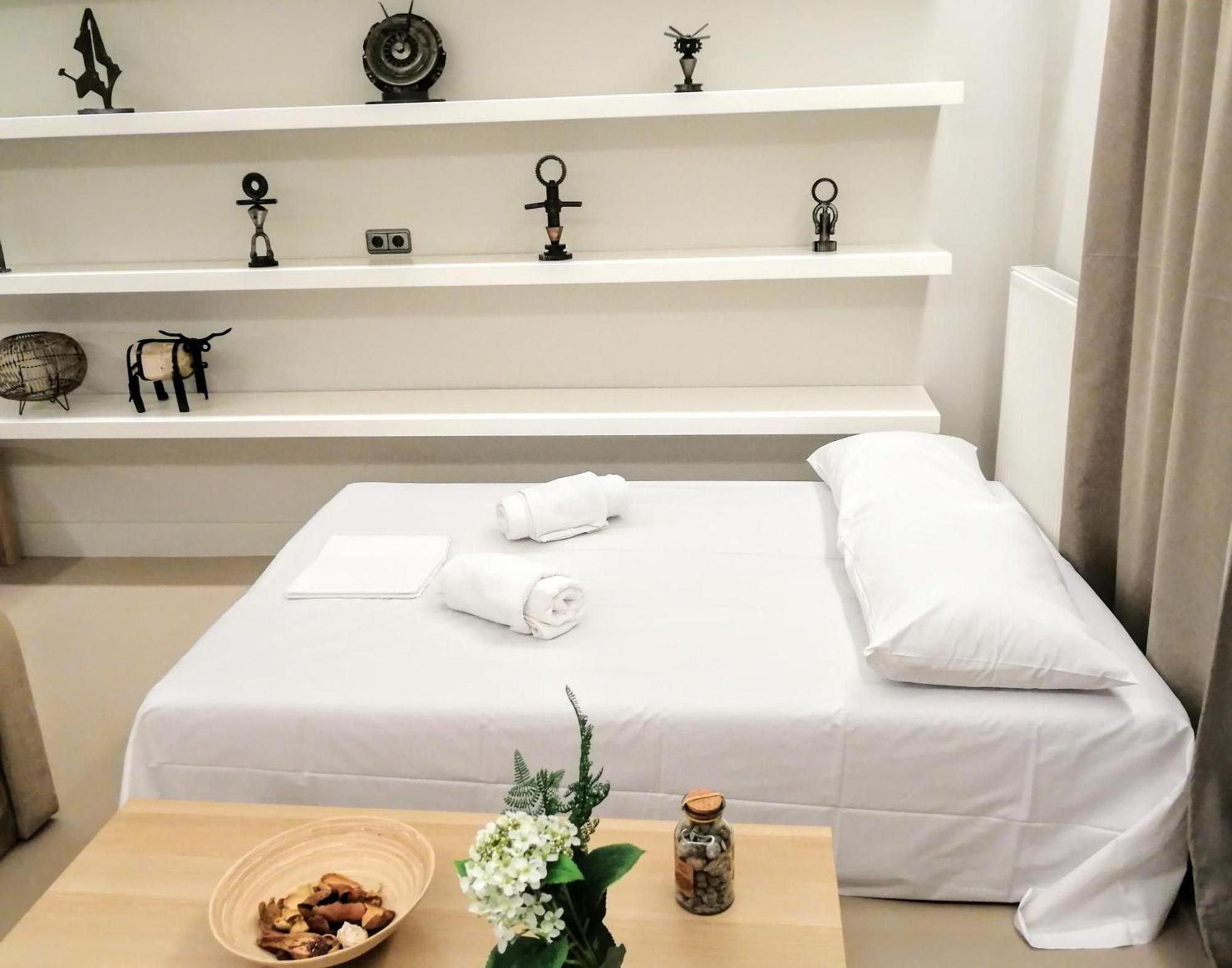 Luxurious Minimal Apartment In Acropolis Athens Ngoại thất bức ảnh