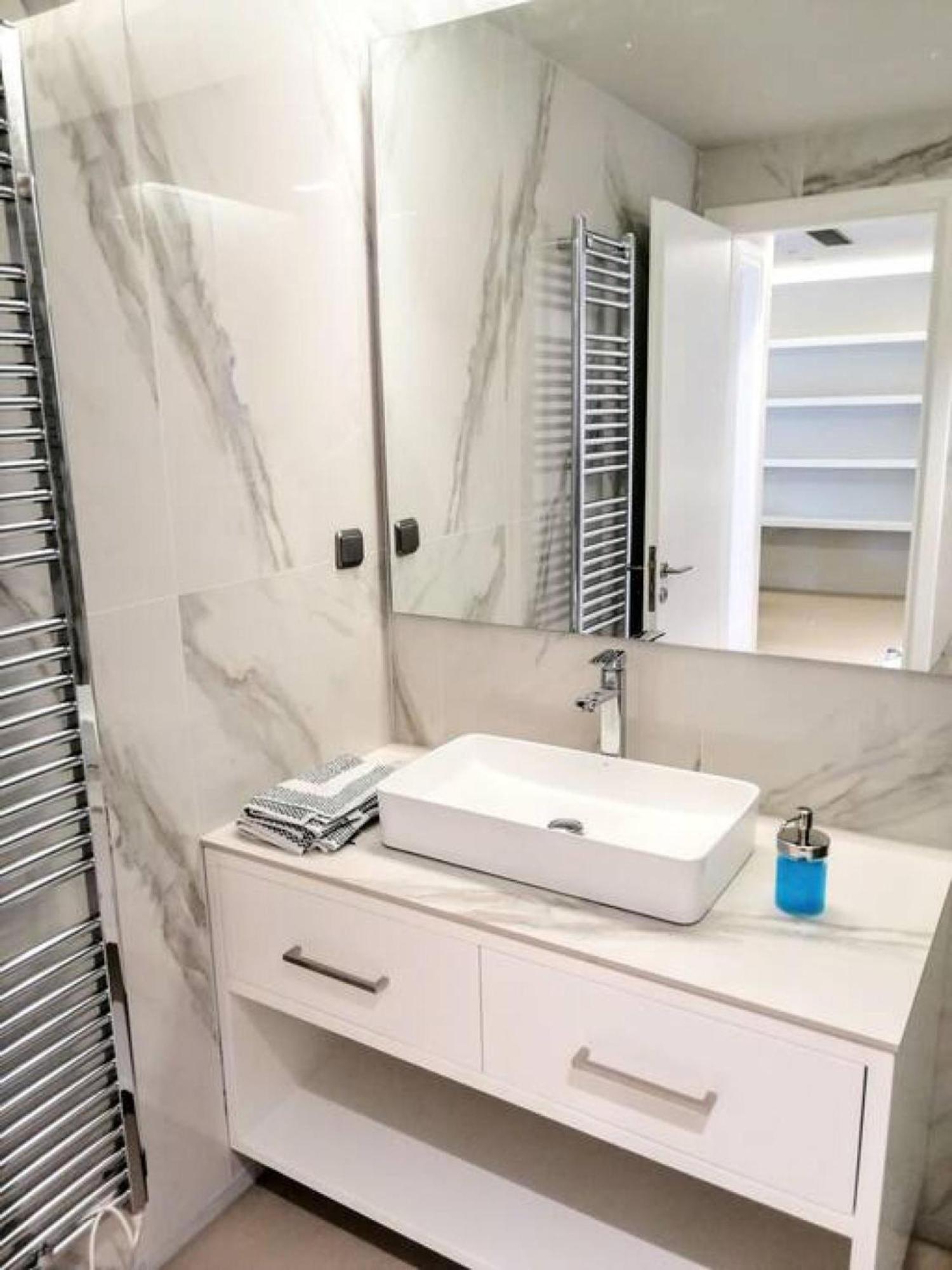 Luxurious Minimal Apartment In Acropolis Athens Ngoại thất bức ảnh